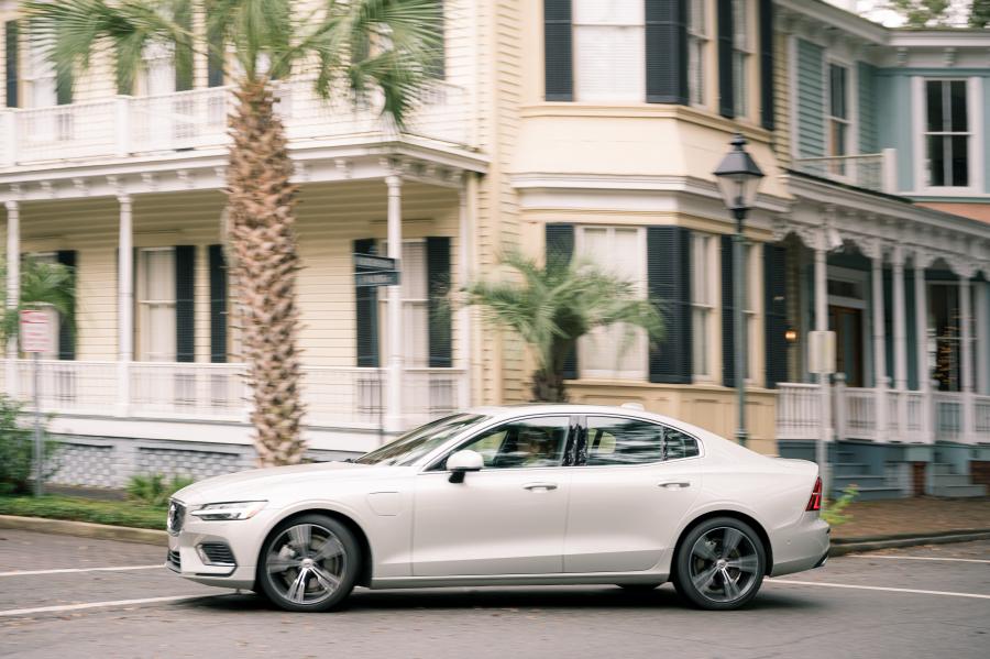 Volvo S60 T8 Inscription 2018 года  (NA) (фото 3 из 4)